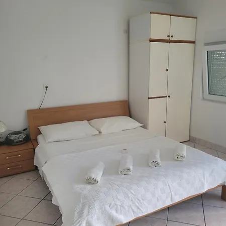 With Parking Space Sutivan, Brac - 5629 Apartamento Sutivan