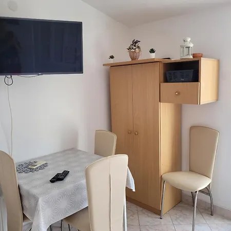 Apartamento With Parking Space Sutivan, Brac - 5629