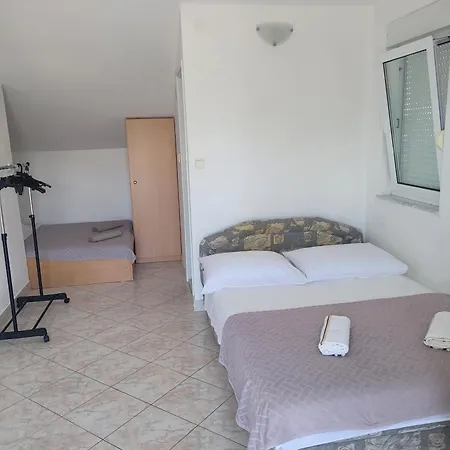 With A Parking Space Sutivan, Brac - 5629 Apartamento Sutivan