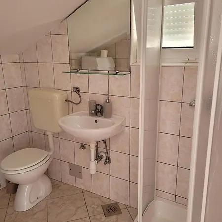 Apartamento With Parking Space Sutivan, Brac - 5629 Sutivan